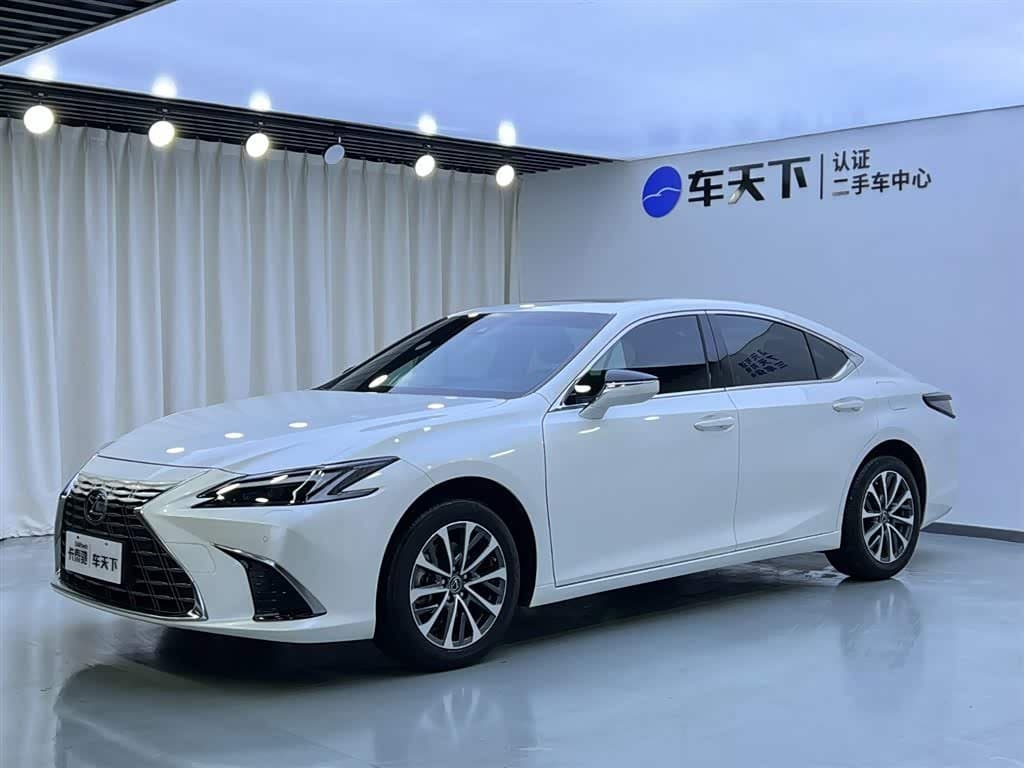 2024 Lexus ES front exterior