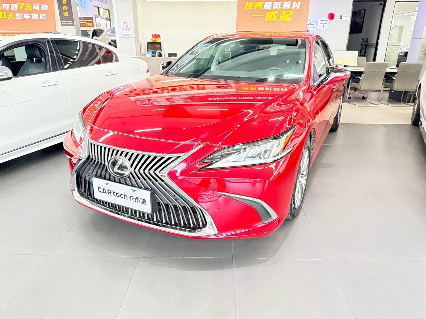 2019 Lexus ES front exterior