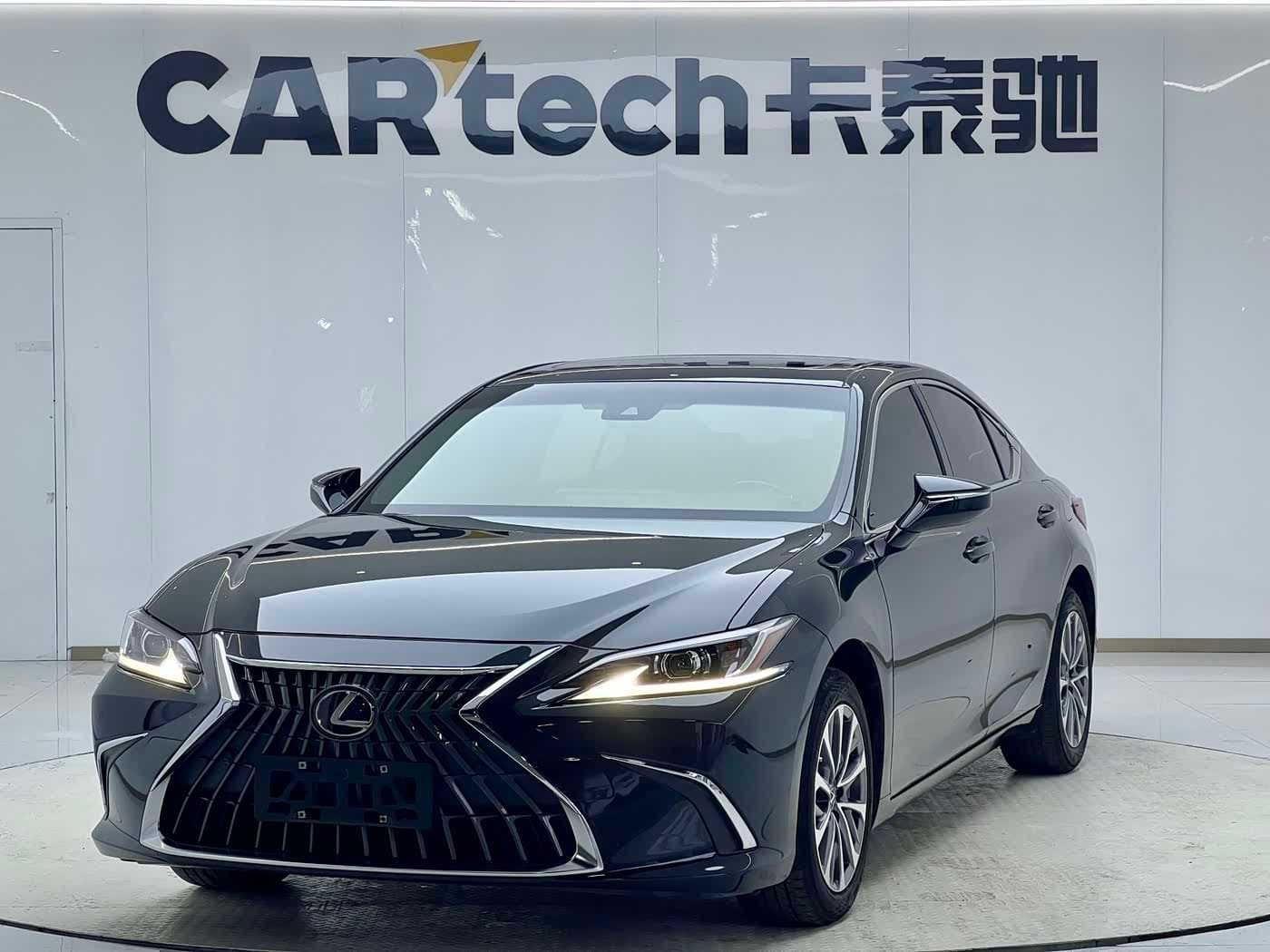 2022 Lexus ES front exterior
