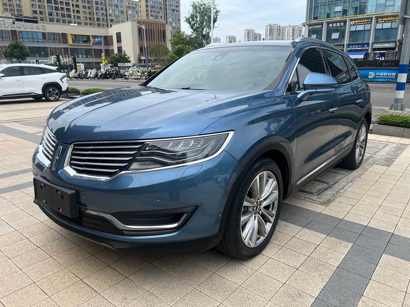2018 Lincoln MKX front exterior