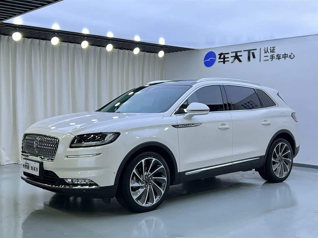 2021 Lincoln Nautilus front exterior