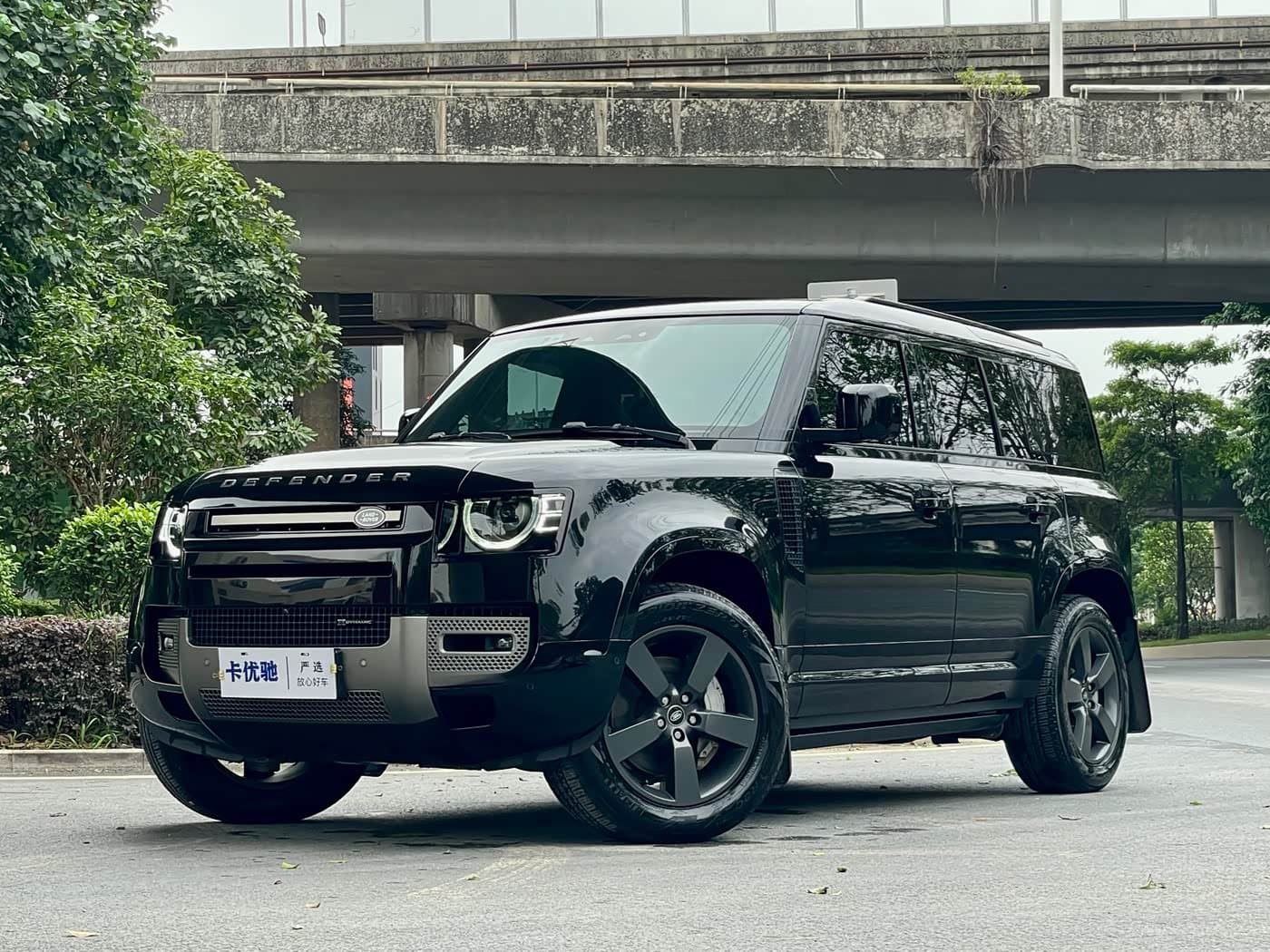 2022 Land Rover Defender front exterior