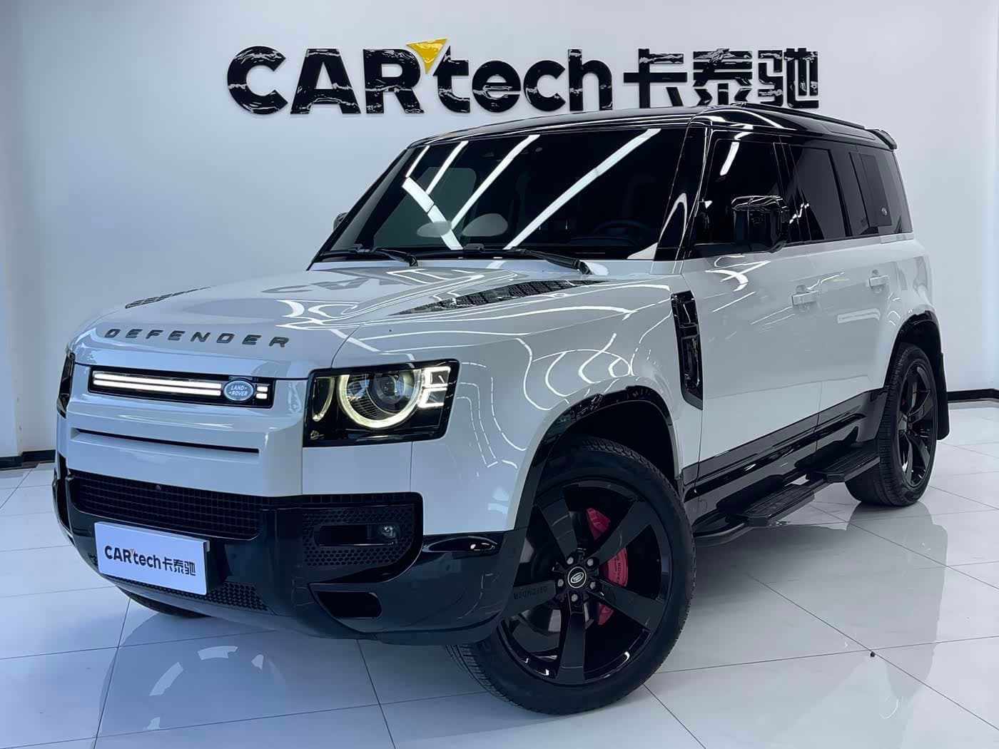 2023 Land Rover Defender front exterior
