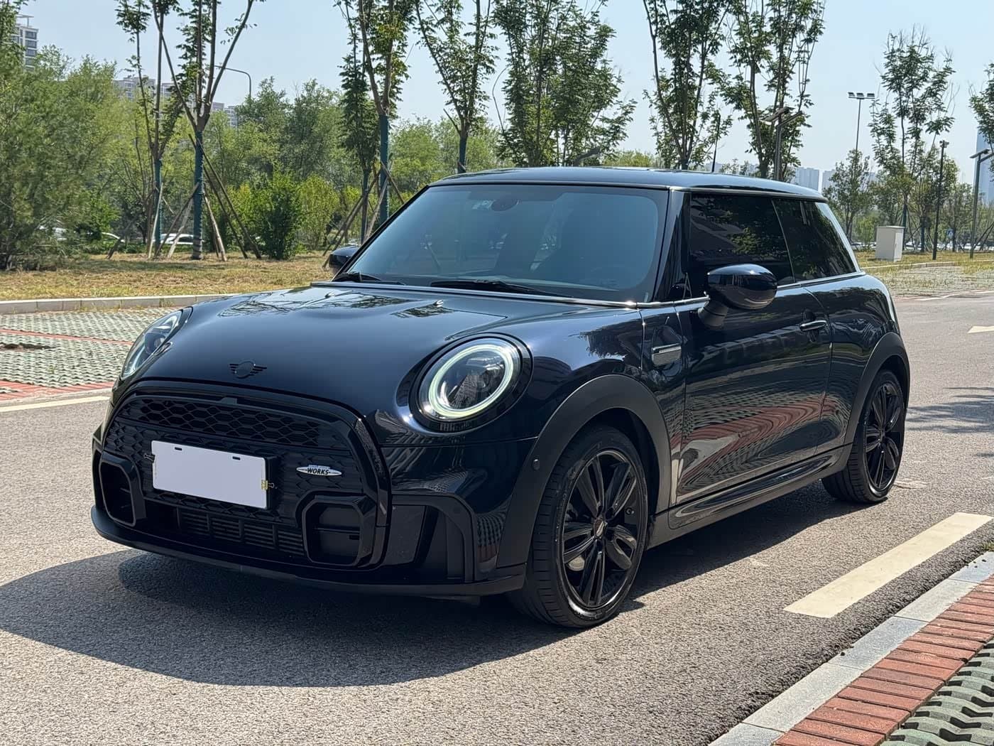 2021 MINI MINI front exterior