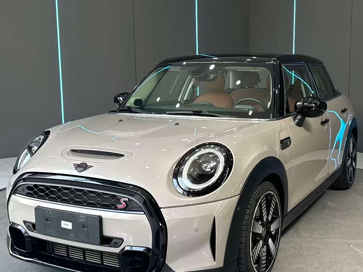 2022 MINI MINI front exterior