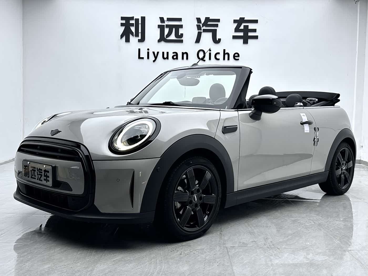 2022 MINI MINI front exterior