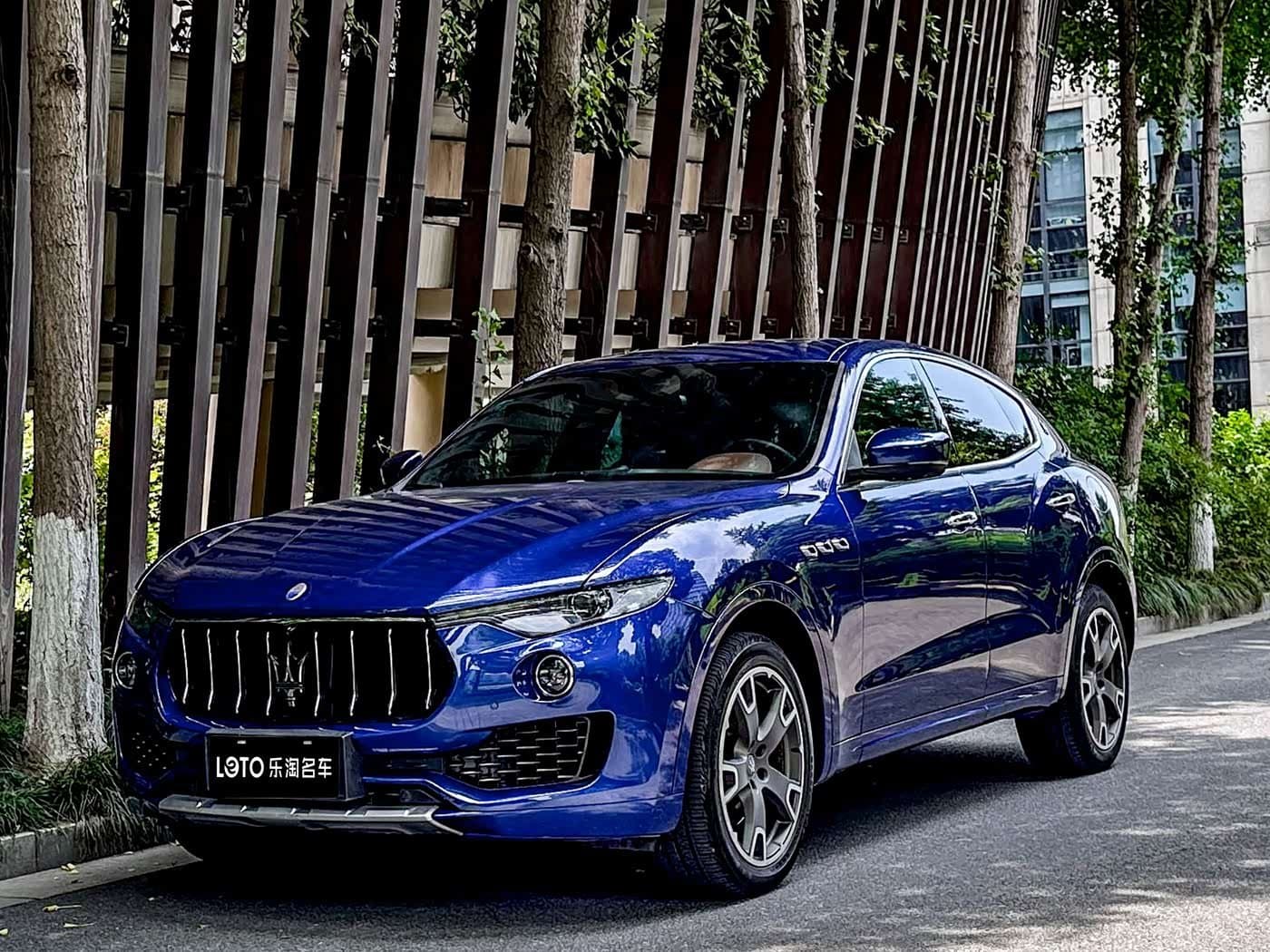 2016 Maserati Levante front exterior