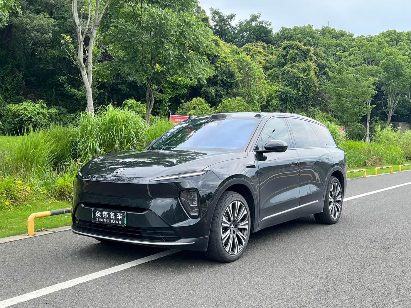 2022 NIO ES8 front exterior