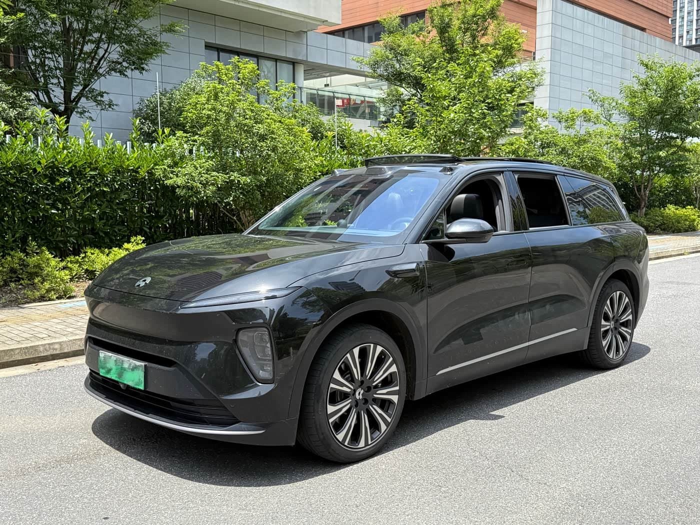 2022 NIO ES8 front exterior