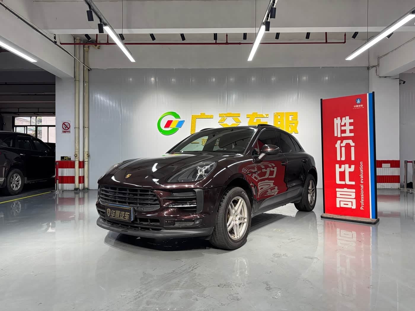 2018 Porsche Macan front exterior