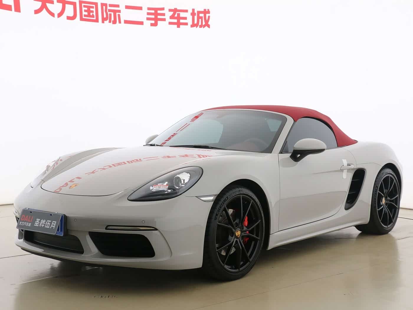 2022 Porsche 718 front exterior