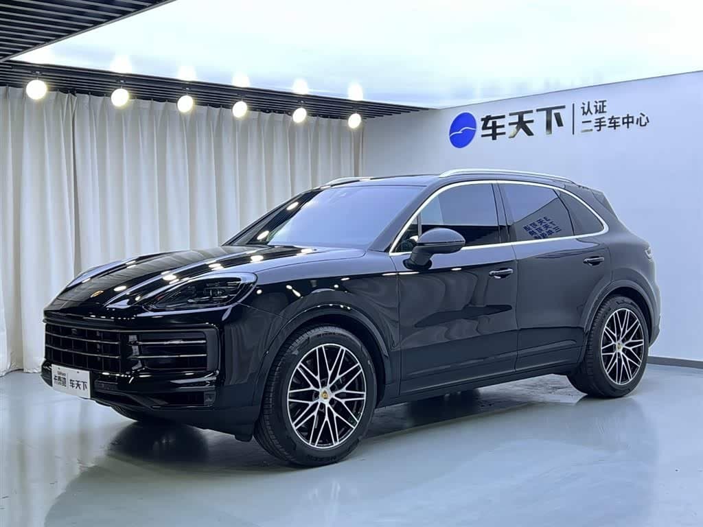 2023 Porsche Cayenne front exterior