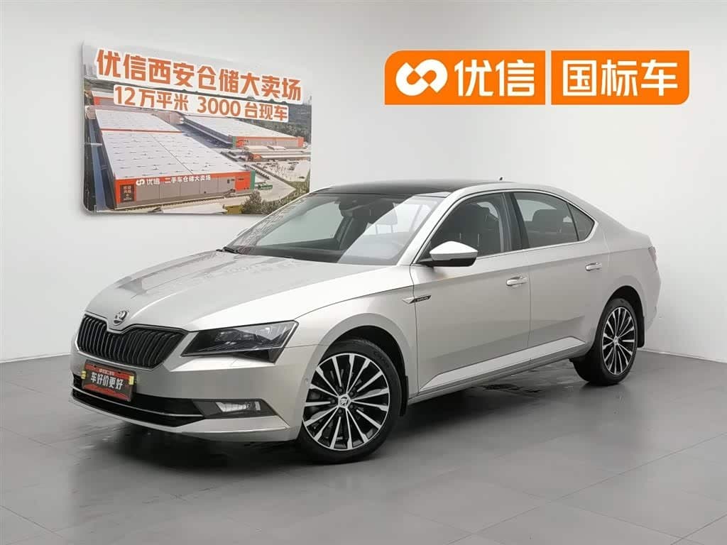 2017 Škoda Superb front exterior