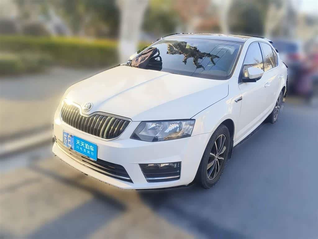 2016 Škoda Octavia front exterior