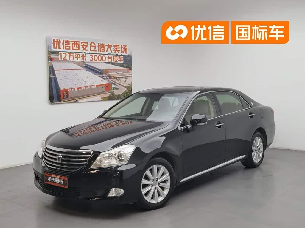 2010 Toyota Crown front exterior