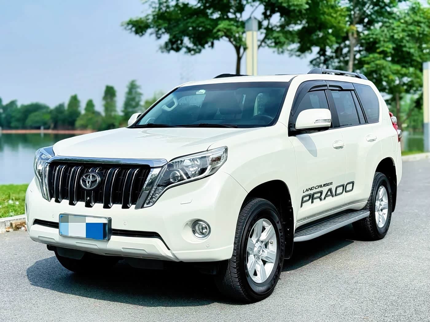 2015 Toyota Prado front exterior
