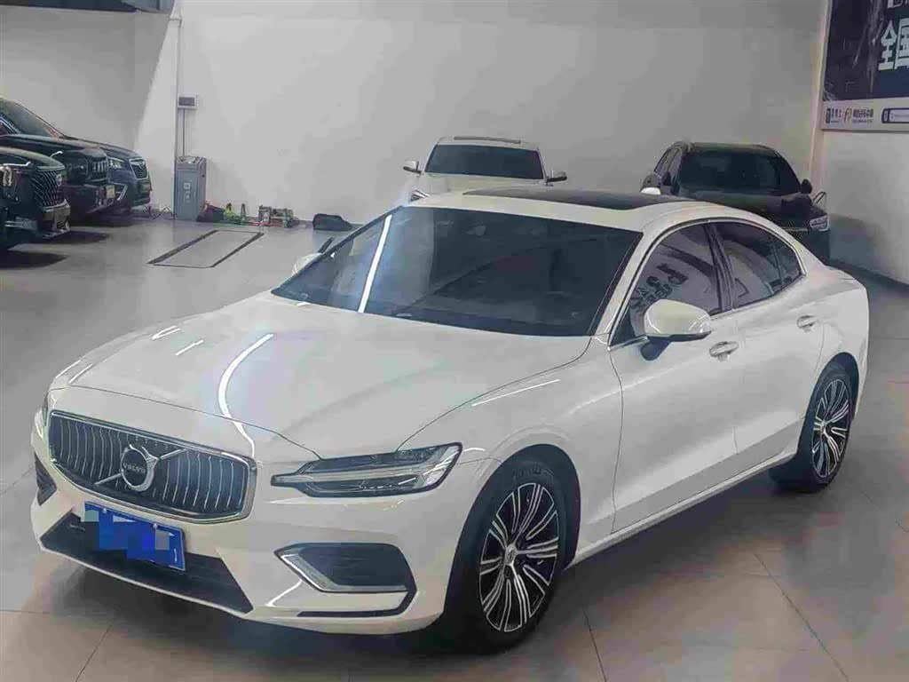 2021 Volvo S60 front exterior