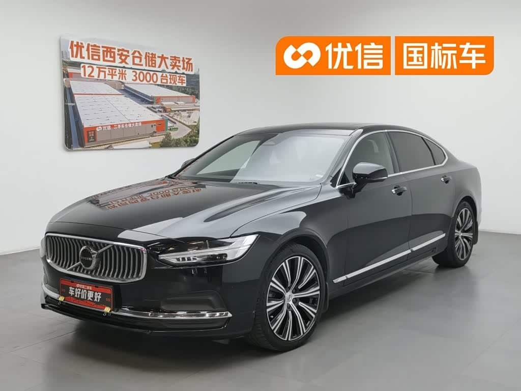 2022 Volvo S90 front exterior