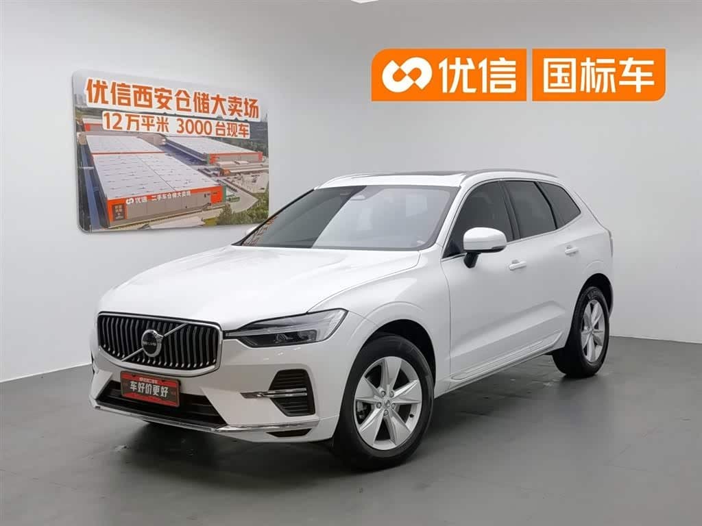 2021 Volvo XC60 front exterior