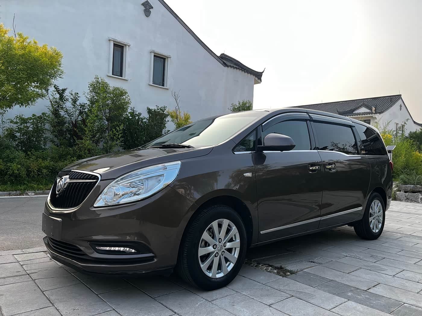 2017 Buick GL8 front exterior