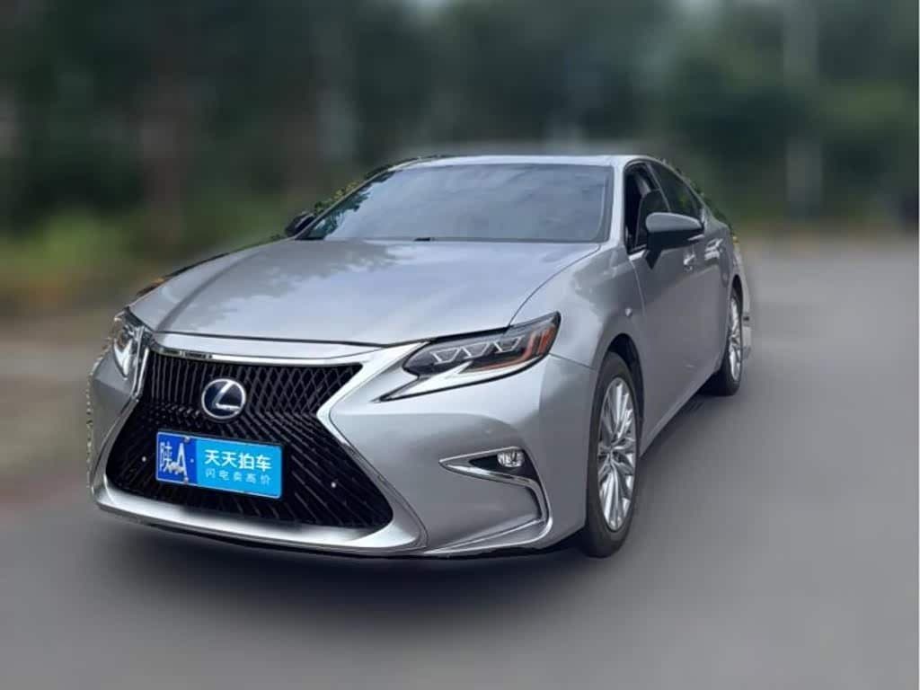 2014 Lexus ES front exterior