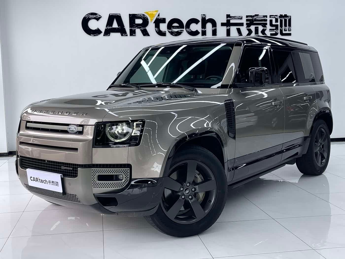 2022 Land Rover Defender front exterior
