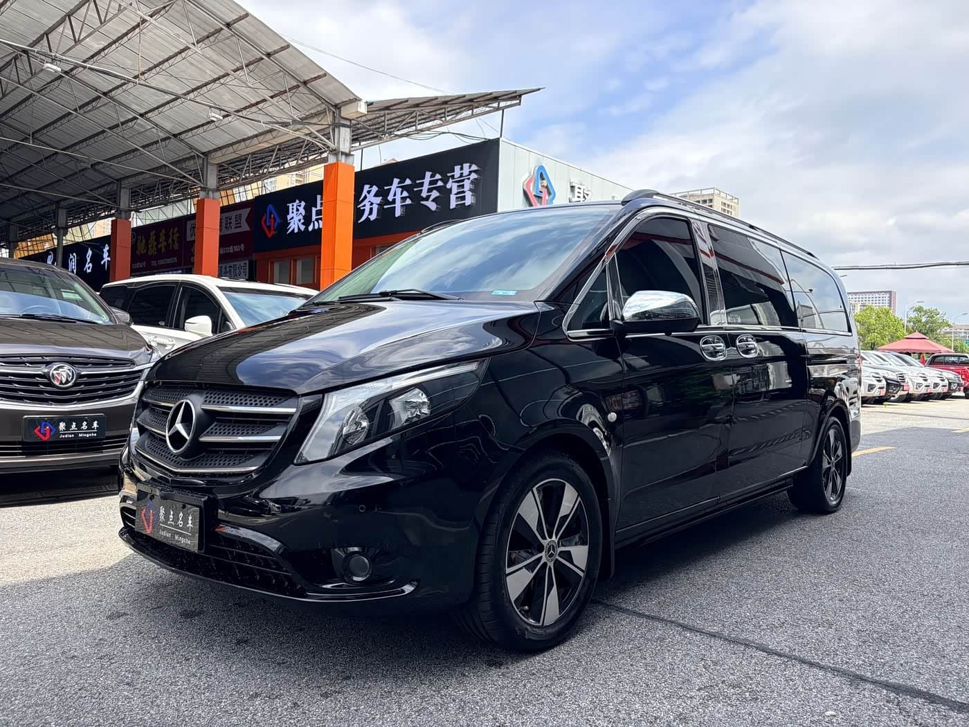 2019 Mercedes-Benz Vito front exterior