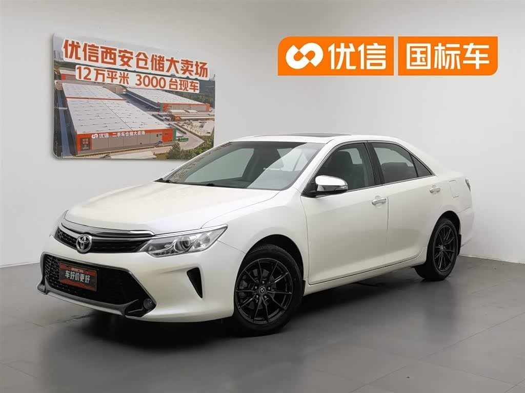 2015 Toyota Camry front exterior