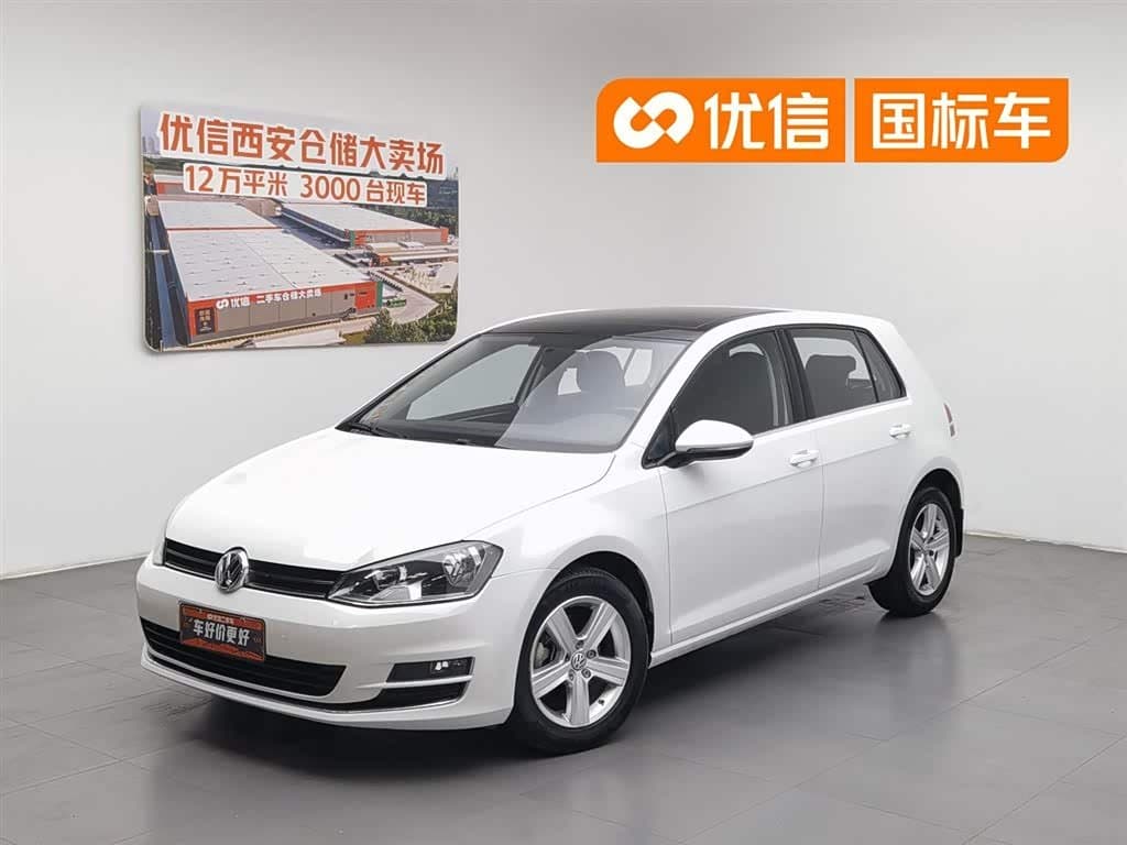 2013 Volkswagen Golf front exterior