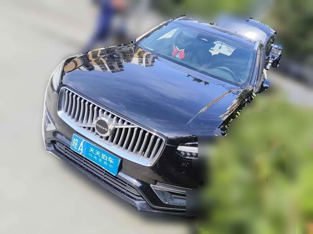 2022 Volvo XC90 front exterior