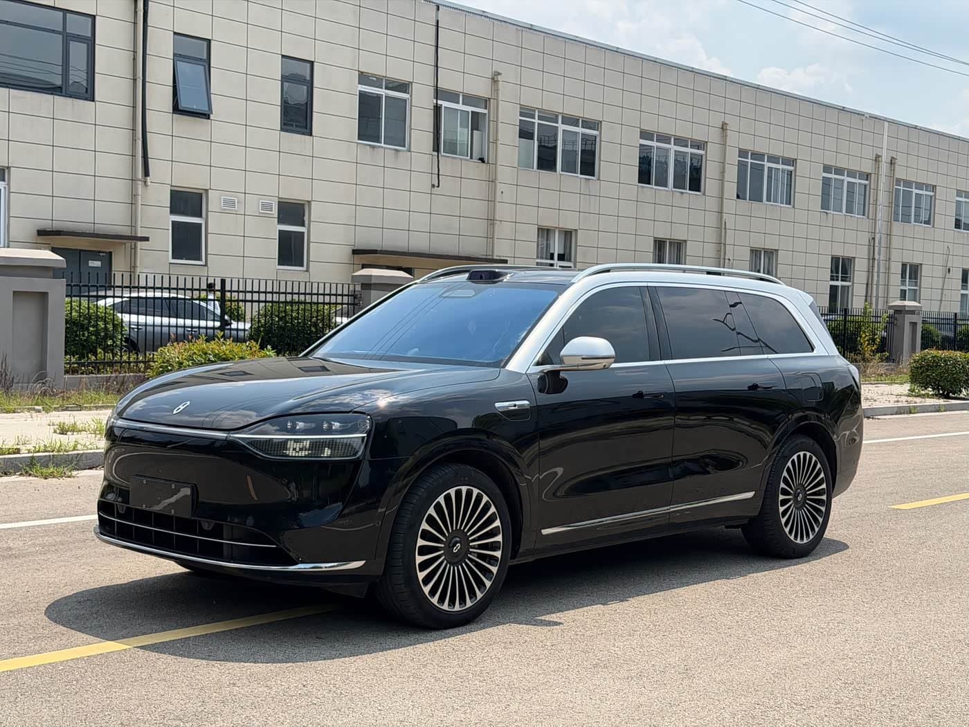 2023 AITO Wenjie AITO M9 front exterior