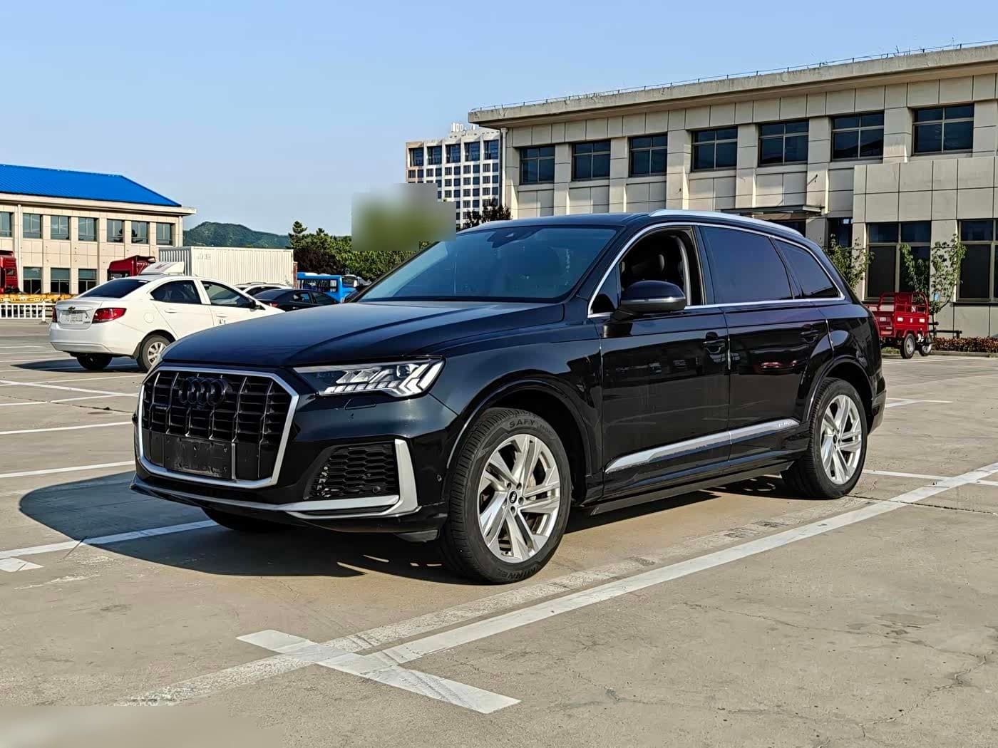2020 Audi Q7 front exterior