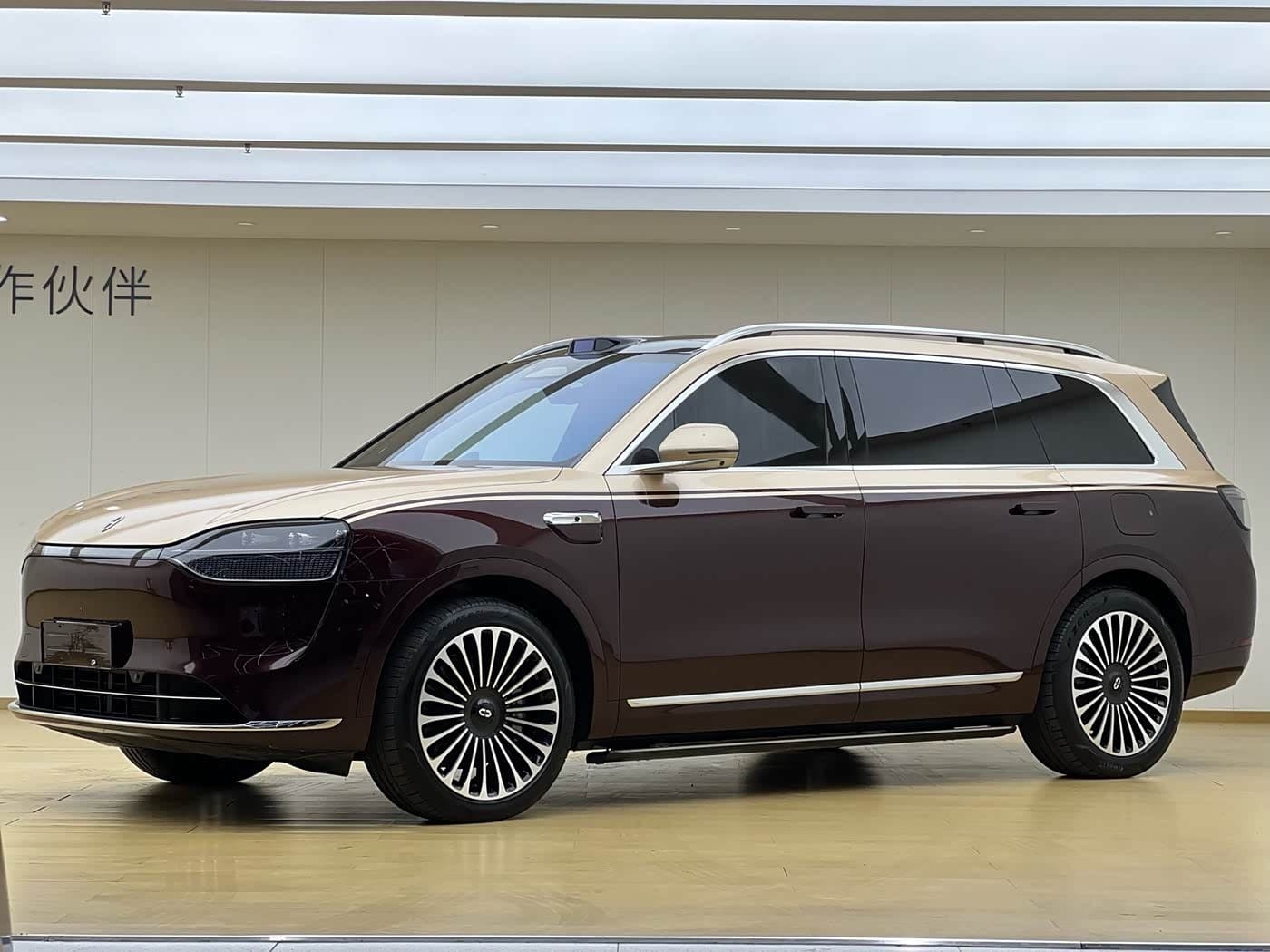 2025 AITO Wenjie AITO M9 front exterior