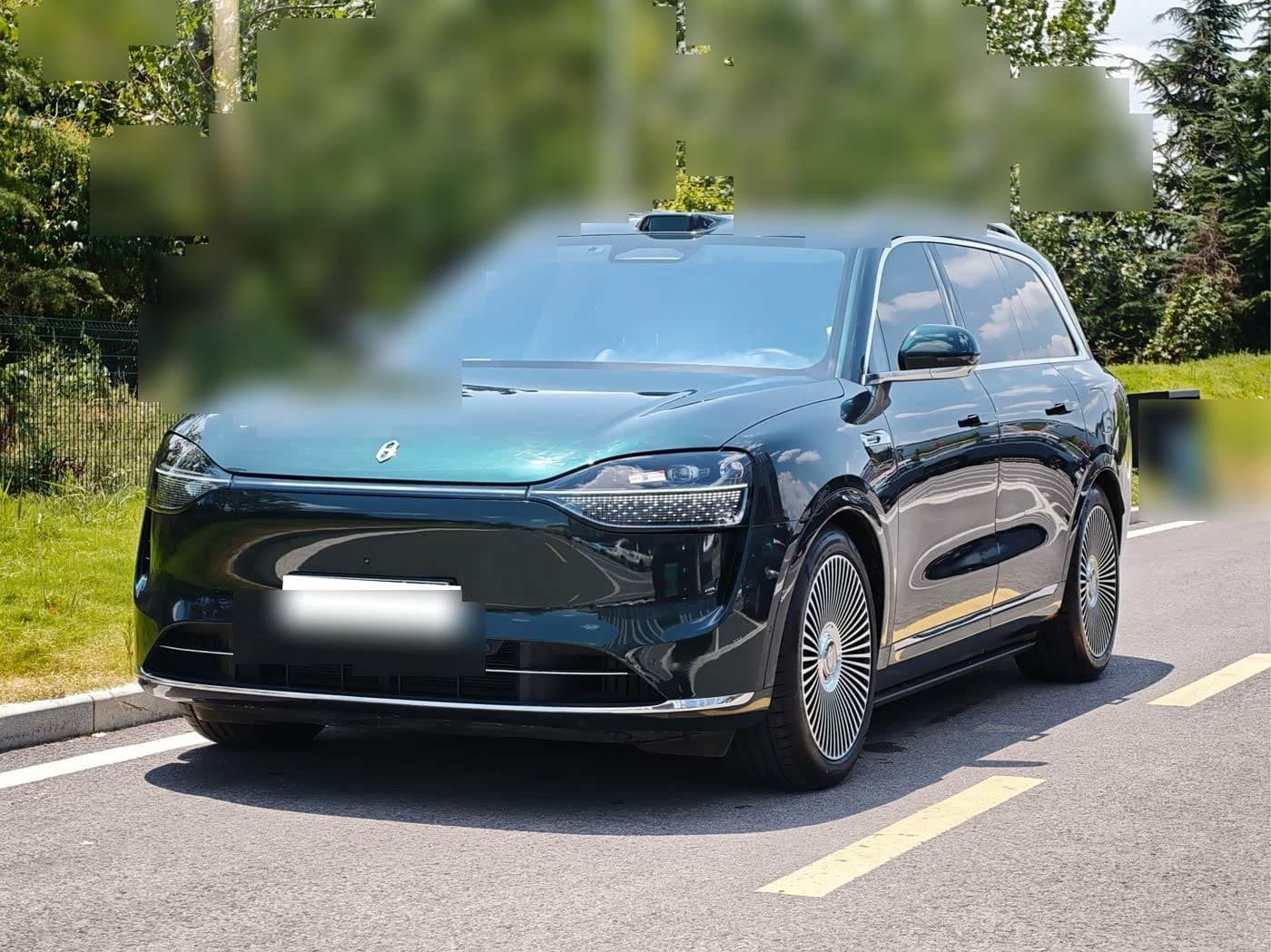 2025 AITO Wenjie AITO M9 front exterior