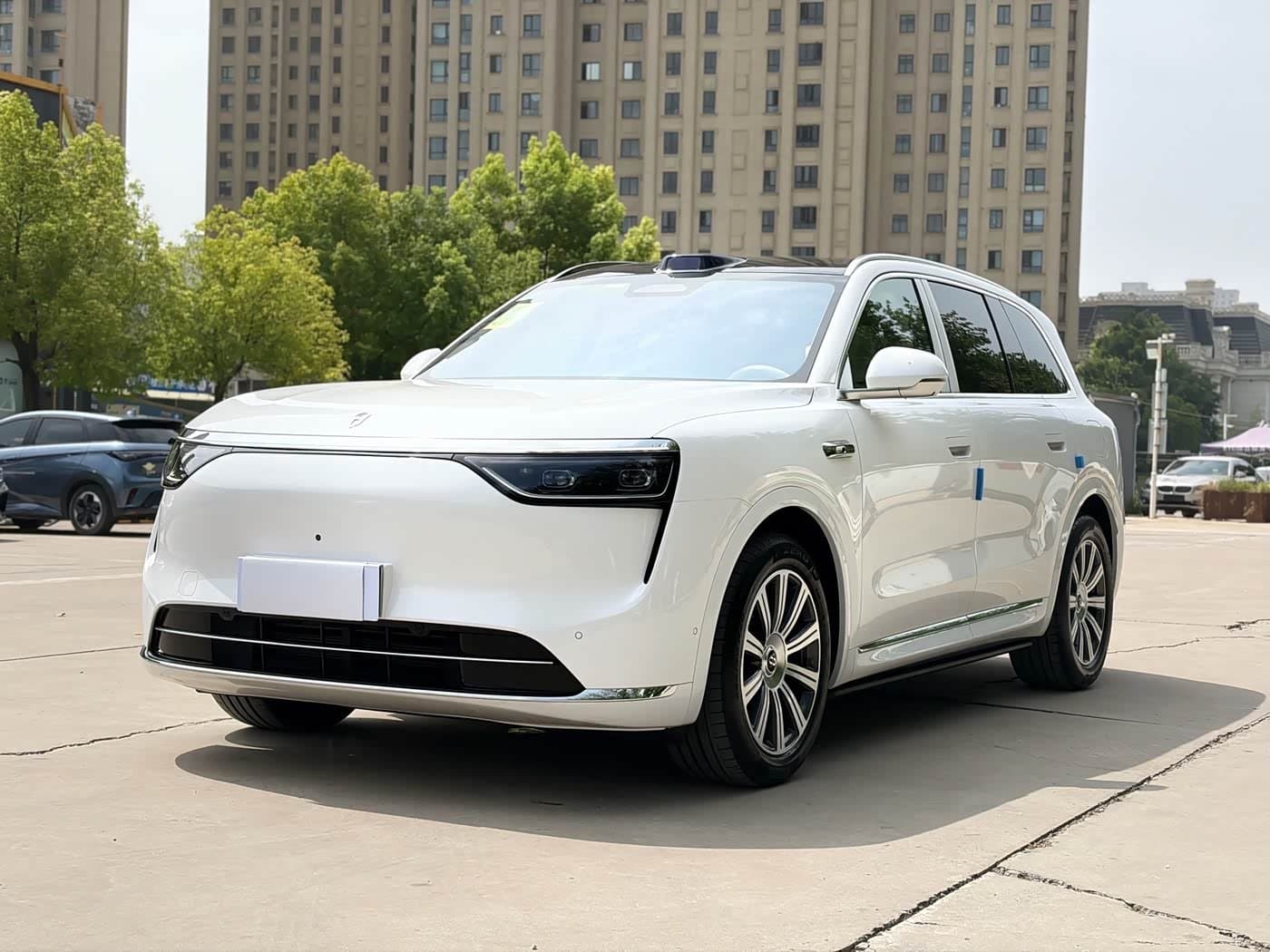 2025 AITO Wenjie AITO M8 front exterior