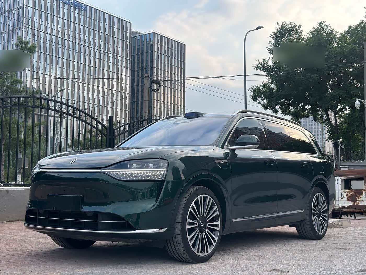 2023 AITO Wenjie AITO M9 front exterior