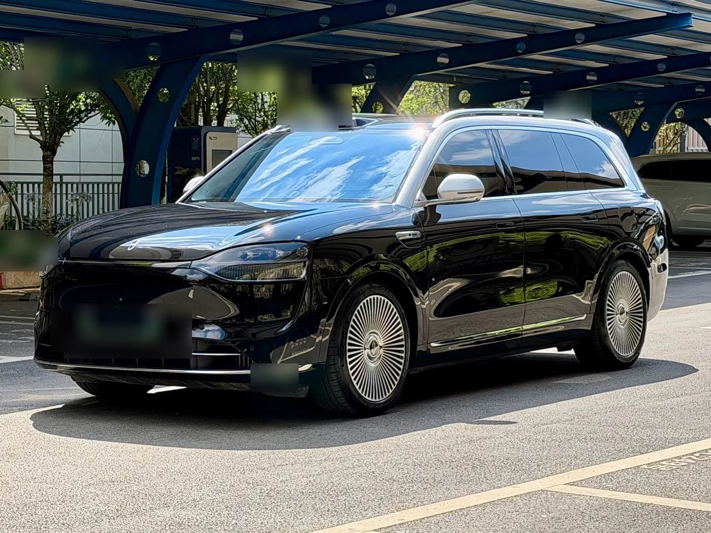 2023 AITO Wenjie AITO M9 front exterior