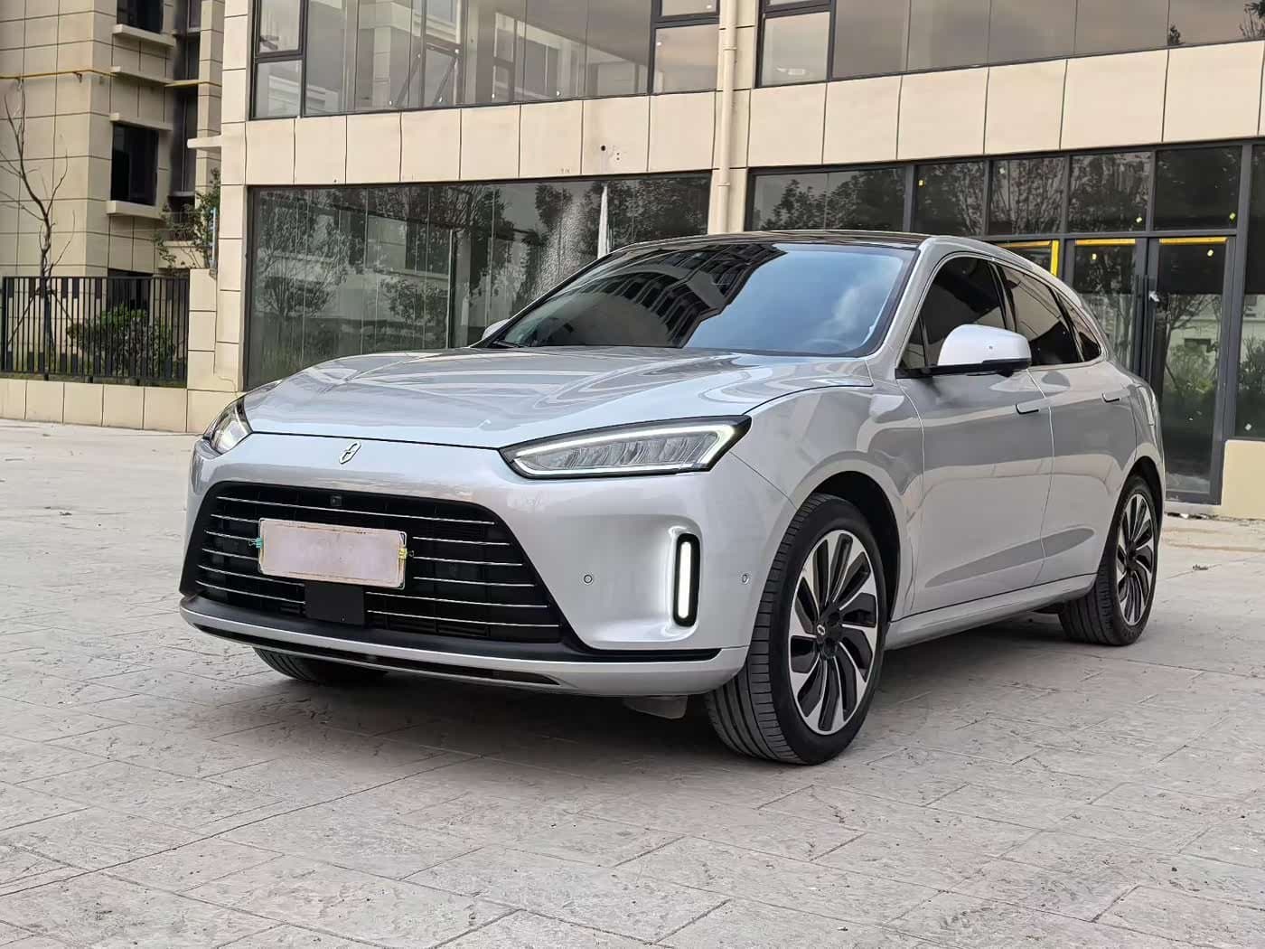 2022 AITO Wenjie AITO M5 front exterior