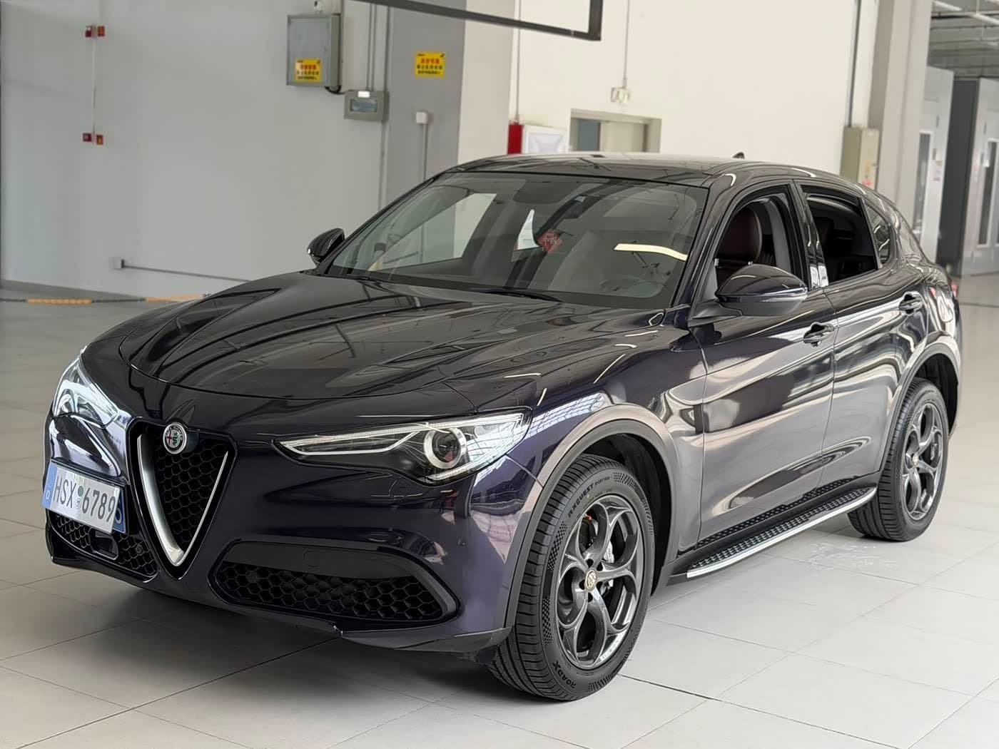 2017 Alfa Romeo Stelvio front exterior