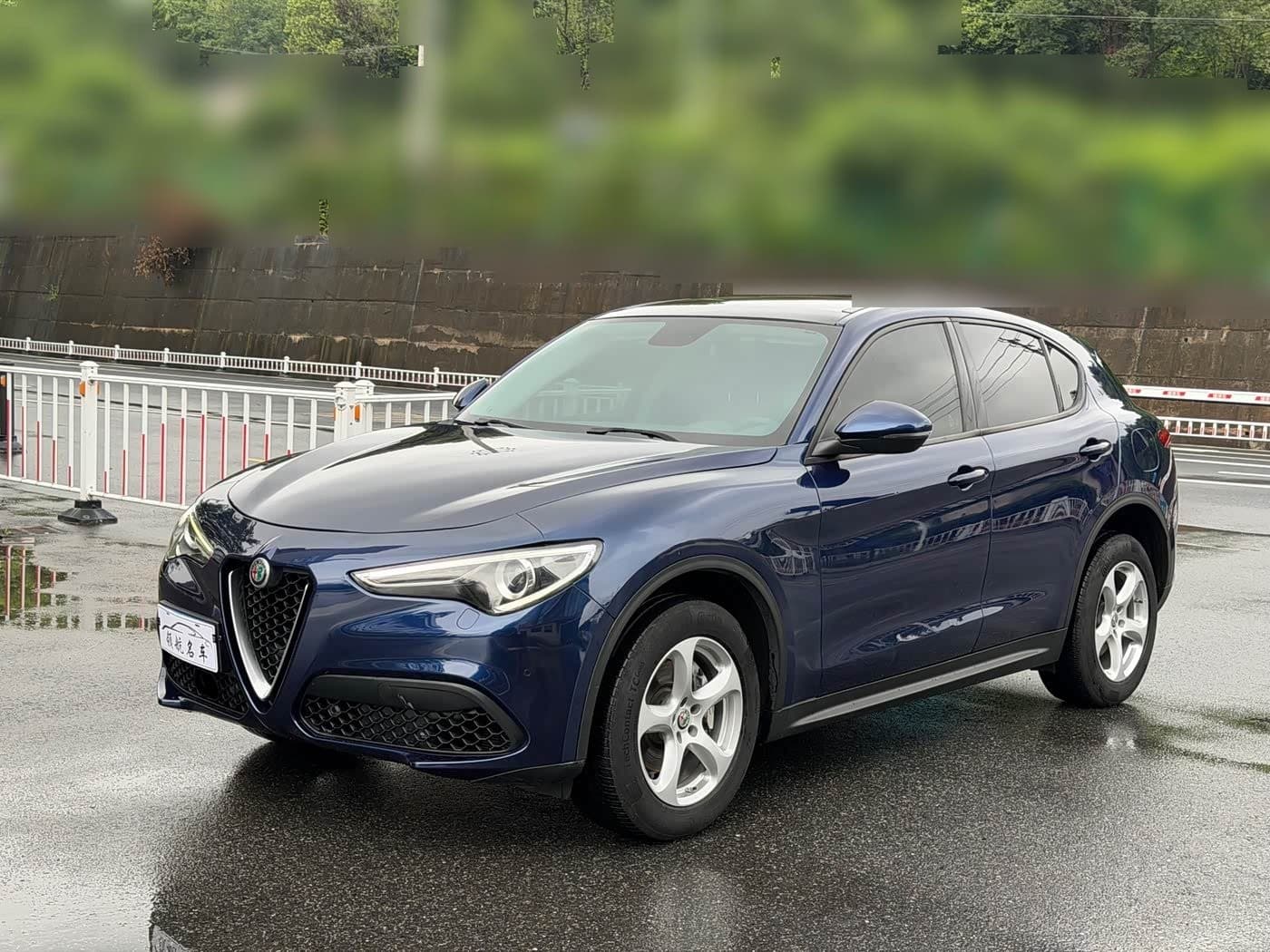 2017 Alfa Romeo Stelvio front exterior