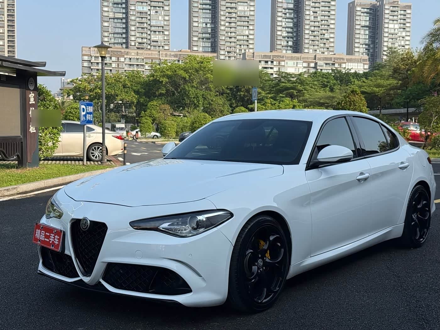 2017 Alfa Romeo Giulia front exterior