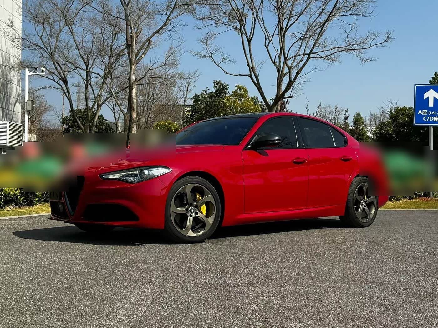 2019 Alfa Romeo Giulia front exterior