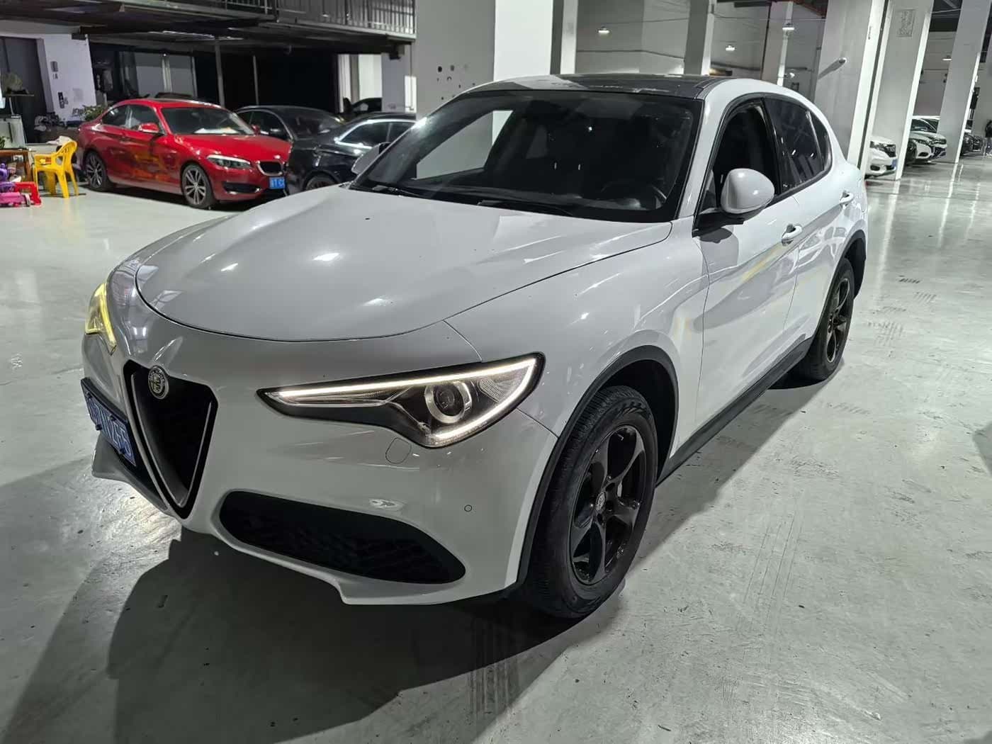 2017 Alfa Romeo Stelvio front exterior