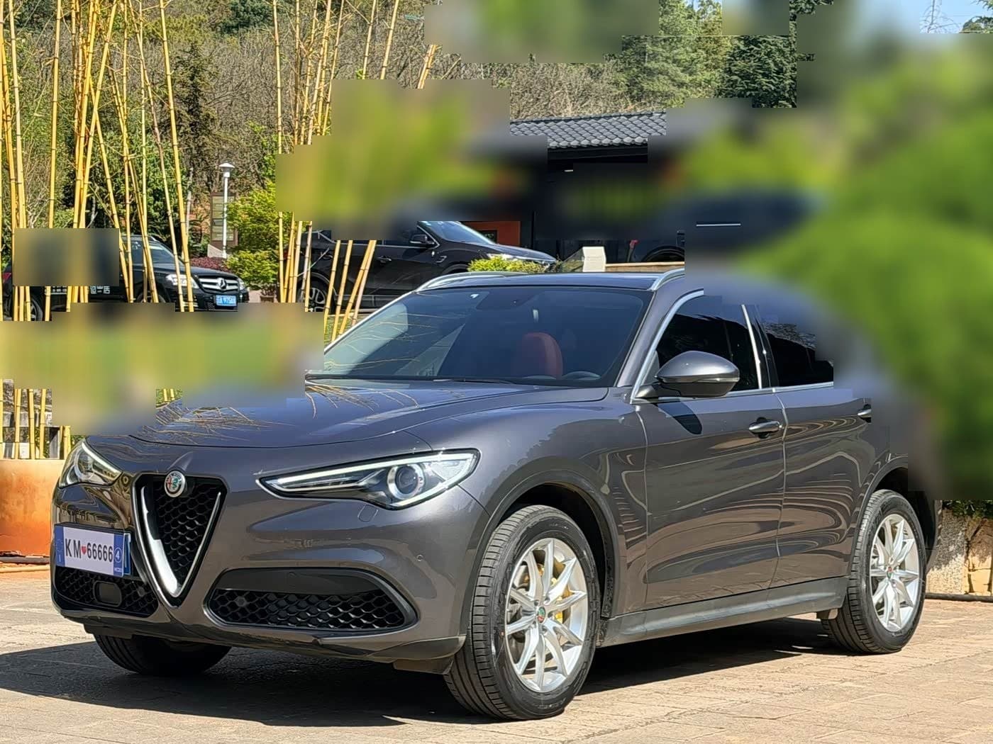 2019 Alfa Romeo Stelvio front exterior
