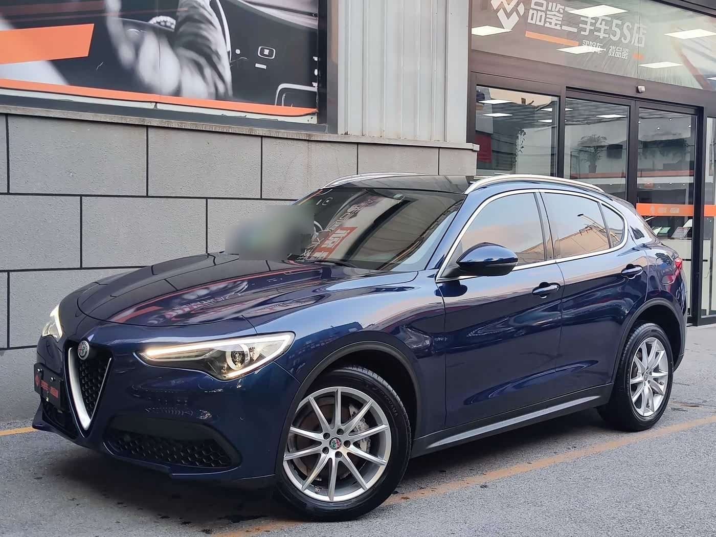 2017 Alfa Romeo Stelvio front exterior
