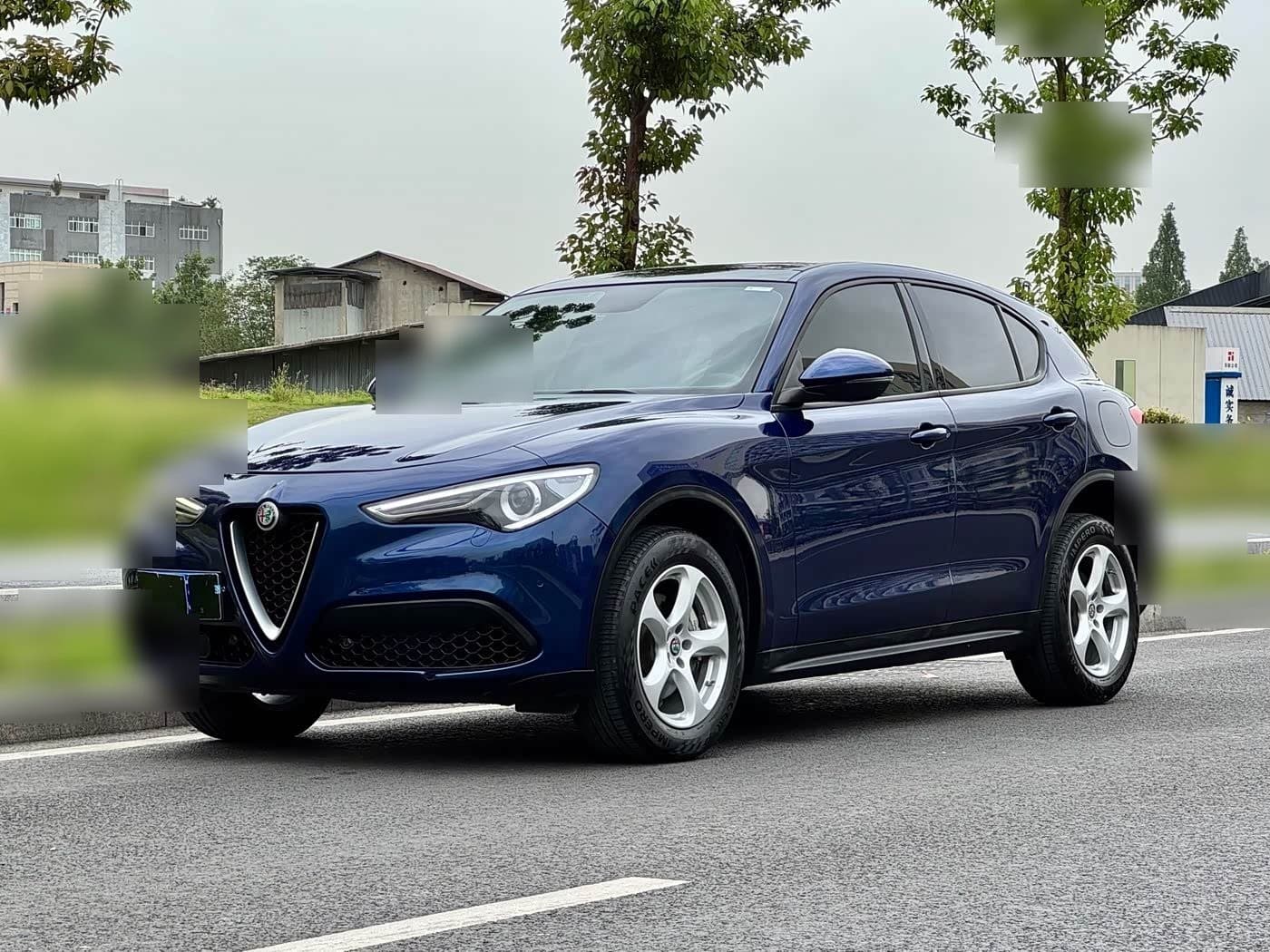 2017 Alfa Romeo Stelvio front exterior