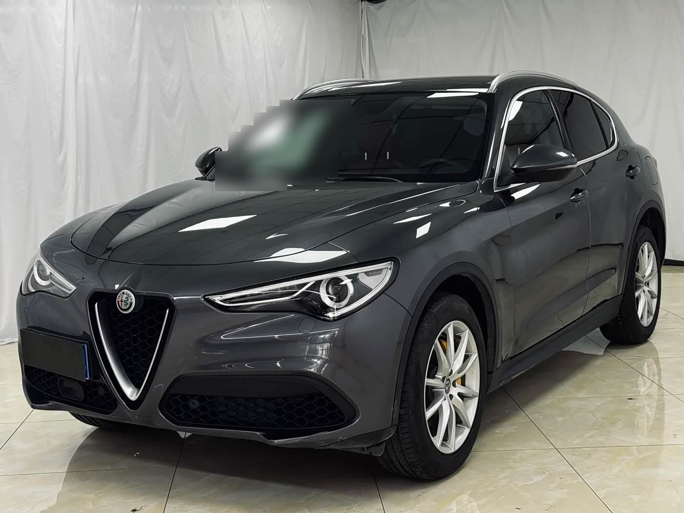 2017 Alfa Romeo Stelvio front exterior