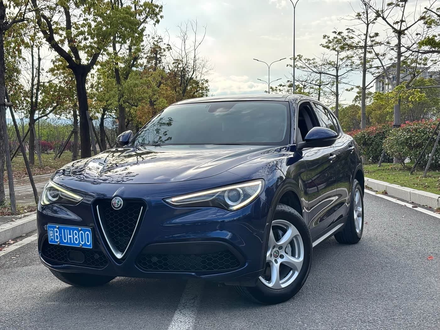 2017 Alfa Romeo Stelvio front exterior
