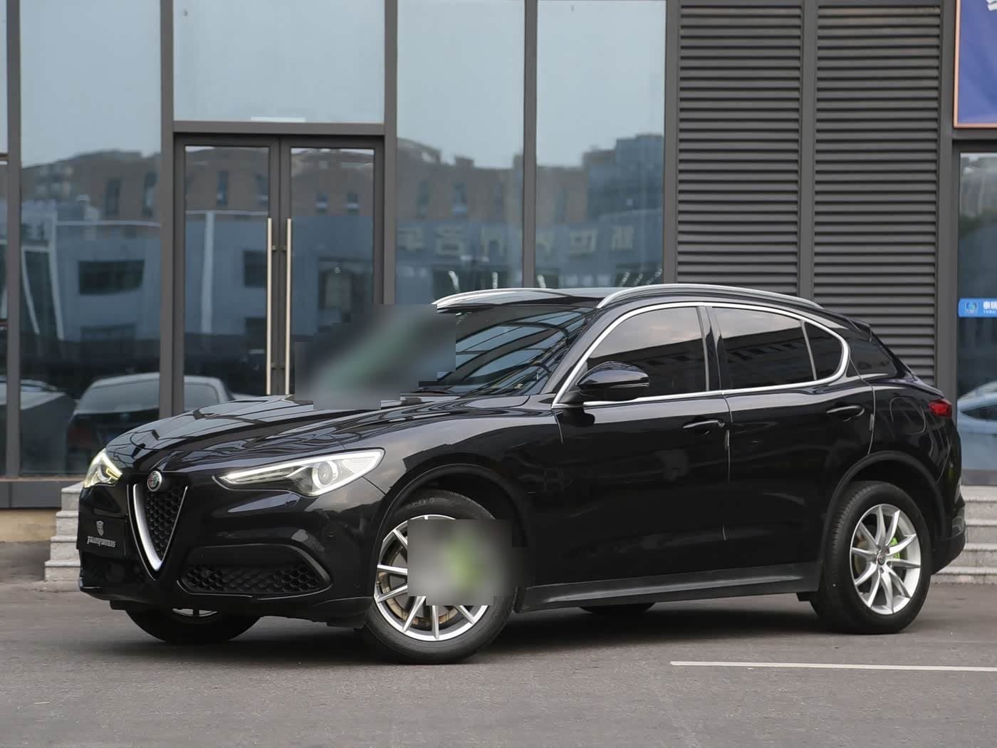 2017 Alfa Romeo Stelvio front exterior