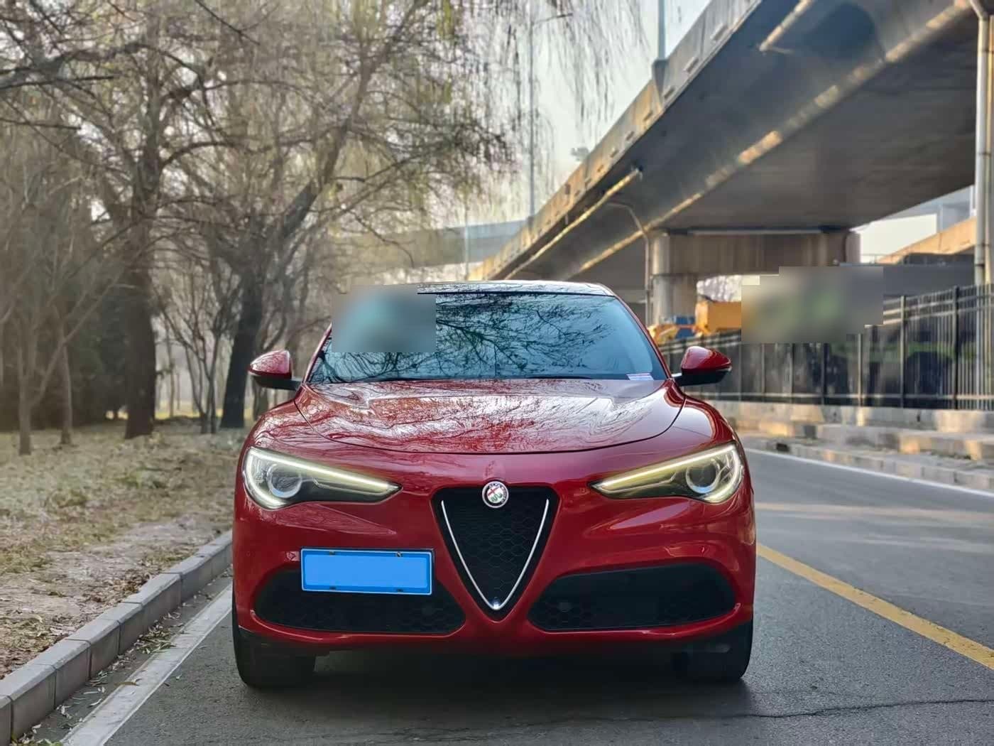 2017 Alfa Romeo Stelvio front exterior